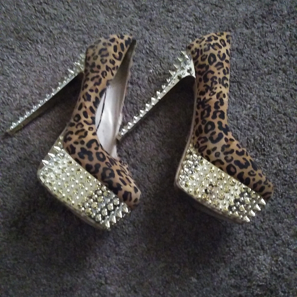 Heels - Picture 4 of 4